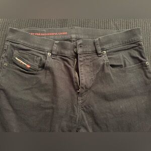 Black diesel jeans. Waist size 32. Worn once.